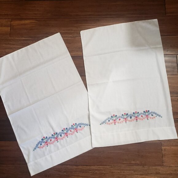 Pair Vintage Hand Made Pillow Case Set Floral Stitched  21" x 31" - Picture 2 of 8